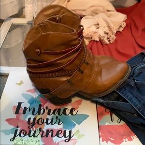 1 hour sale ) NWOT Brown boho booties